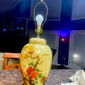 Rare find vintage Chinoserie lamp